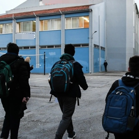 Συμμορία ανηλίκων βανδάλισε σχολείο και τρομοκράτησε μαθητές στα Μελίσσια 