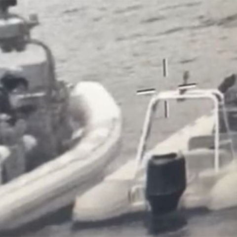 Καταδίωξη στη θάλασσα και σύλληψη διακινητών ανοιχτά της Ρόδου