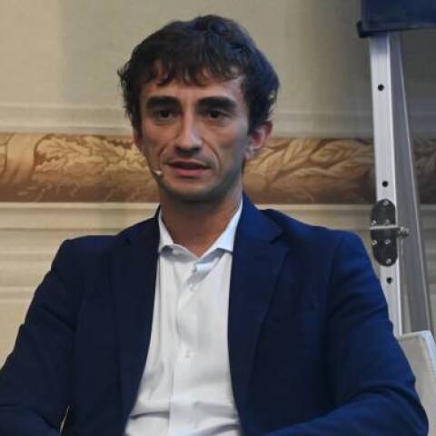 Σβάστικα στο χέρι έχει ο υφυπουργός Υποδομών της Μελόνι