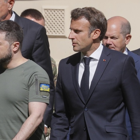 Ο Μακρόν δίνει εγγυήσεις βοήθειας στην Ουκρανία για τον χειμώνα