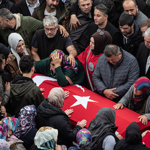 Θρήνος στην κηδεία ανθρακωρύχου που σκοτώθηκε στη φονική έκρηξη στην Τουρκία