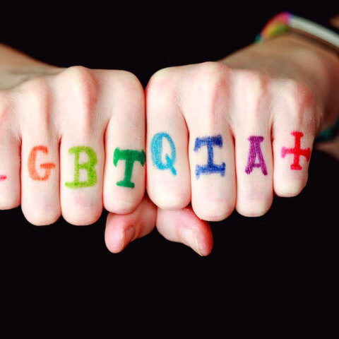 Διαφωνίες στη Βρετανία για τον τρόπο προσέγγισης παιδιών με δυσφορία φύλου