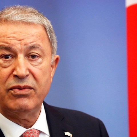 Ο Ακάρ δηλώνει ανοιχτός σε διάλογο, αλλά «μάταια εξοπλίζεται η Ελλάδα»