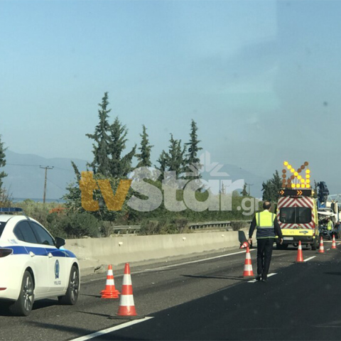 Νεκρή ανασύρθηκε μία γυναίκα όταν το αυτοκίνητο που οδηγούσε αναποδογύρισε στην Αθηνών – Λαμίας