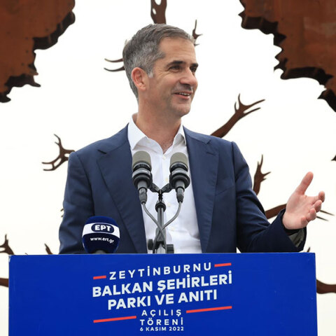 Ο Κώστας Μπακογιάννης σε ομιλία του στην Κωνσταντινούπολη