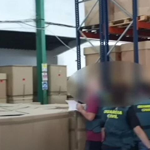 Κιβώτια σε αποθήκη στην Ισπανία με τα πακέτα μαριχουάνας