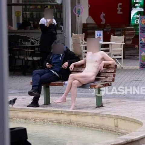 Ο γυμνός άνδρας στην Κρήτη που καθόταν σε παγκάκι στο Ηράκλειο