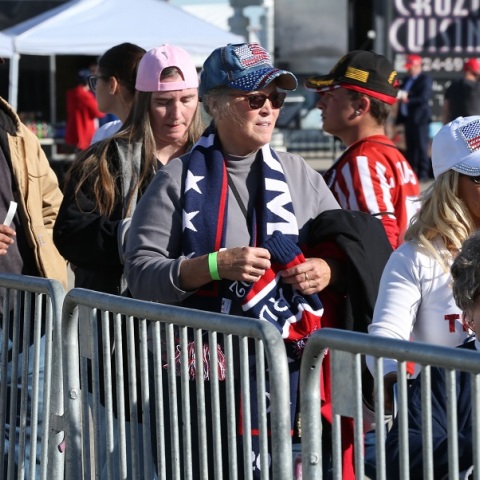 Άνοιξαν οι κάλπες στην ανατολική ακτή για τις ενδιάμεσες εκλογές των ΗΠΑ