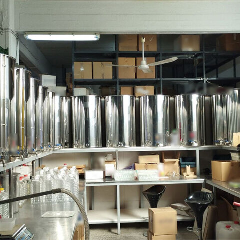 Με αιθυλική αλκοόλη από τη Βουλγαρία τα ποτά «μπόμπες» που παρασκεύαζε το κύκλωμα στην Αττική