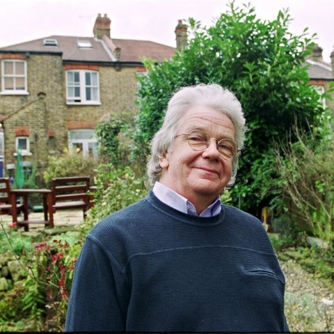 Πέθανε σε ηλικία 73 ετών ο Βρετανός ηθοποιός Τομ Όουεν