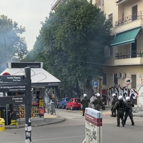 Επεισόδια με μολότοφ και χημικά μετά τις κινητοποιήσεις στη Θεσσαλονίκη