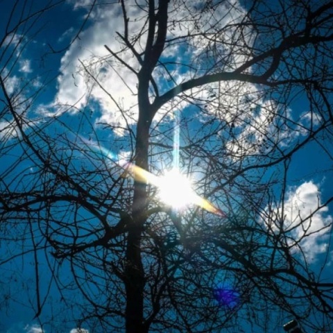 Ηλιοφάνεια και λίγες νεφώσεις την Τρίτη