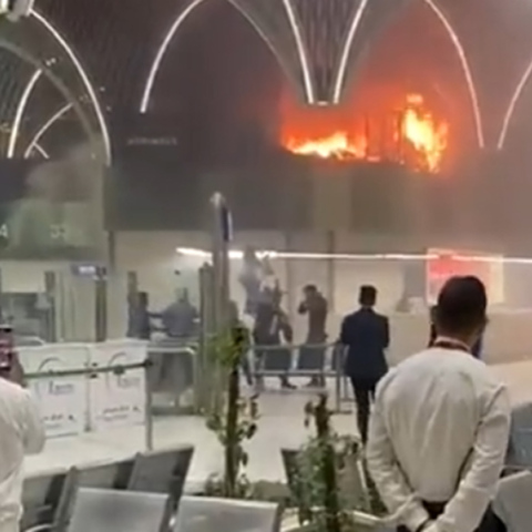 Φωτιά εκδηλώθηκε στο αεροδρόμιο της Βαγδάτης