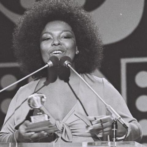 Σταματά το τραγούδι η Ρομπέρτα Φλακ