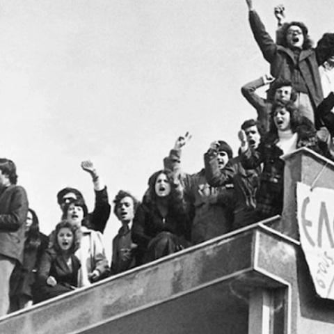 Σαν σήμερα 16 Νοεμβρίου 1973 φοιτητές κλείνονται στο Πολυτεχνείο