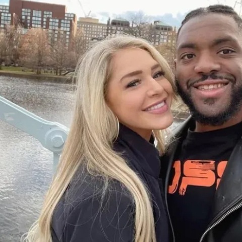 Μοντέλο του OnlyFans «σκότωσε τον φίλο της σε αυτοάμυνα», συνελήφθη όταν είδαν κάτι στο πτώμα