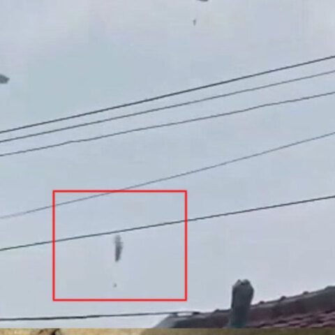 Αλεξιπτωτιστής στην Ινδονησία έπεσε από ύψος 500 μέτρων και επέζησε