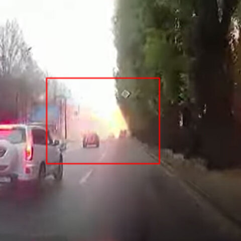 Η στιγμή που ρωσικός πύραυλος καταστρέφει κτίριο στο Ντνίπρο της Ανατολικής Ουκρανίας