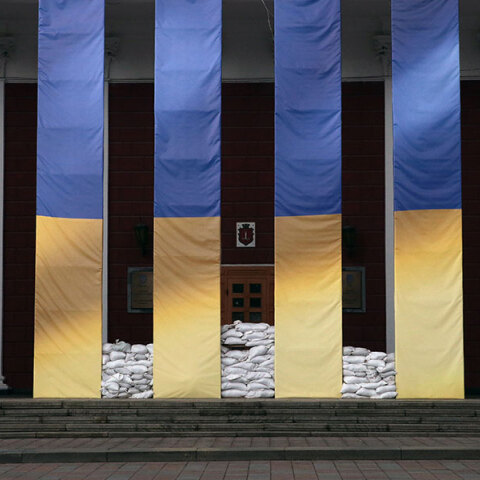 Σάκοι με άμμο στο δημαρχείο της Οδησσού στην Ουκρανία