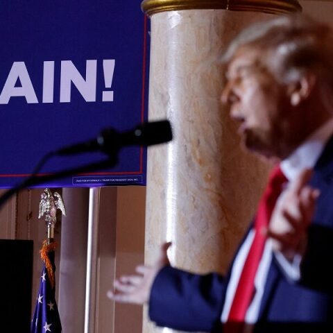 Ντόναλντ Τραμπ: Τον εγκαταλείπουν οι χρηματοδότες