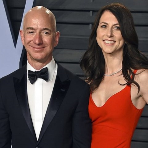 H πρώην κυρία Μπέζος έδωσε άλλα δύο δισ. δολάρια για φιλανθρωπικούς σκοπούς