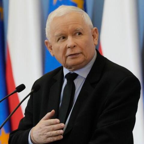 Ο ισχυρός άνδρας της Πολωνίας βρήκε την αιτία της υπογεννητικότητας: Φταίνε οι γυναίκες που πίνουν	