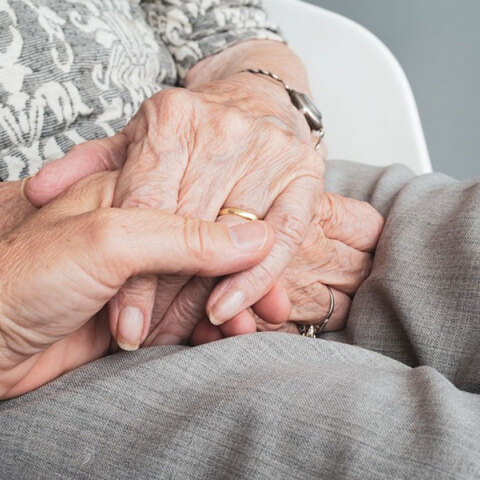 Οικιακή βοηθός έπνιξε ηλικιωμένη στη Ρόδο