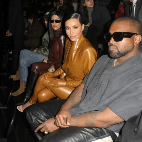 Kanye West: Έδειχνε αποκαλυπτικές φωτογραφίες της Kim Kardashian και πορνό στους υπαλλήλους του 
