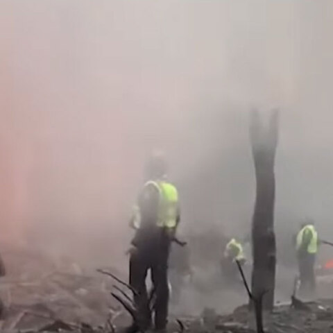 Ουκρανοί διασώστες στο Κίεβο μετά τον ρωσικό βομβαρδισμό