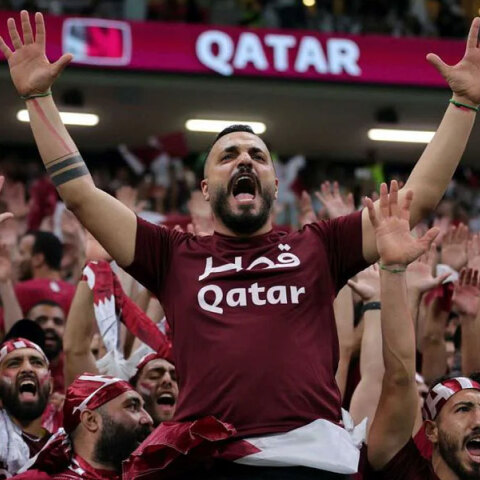 Φίλαθλοι του Κατάρ έχουν γεμίσει ασφυκτικά το γήπεδο στην πρεμιέρα του Μουντιάλ 2022