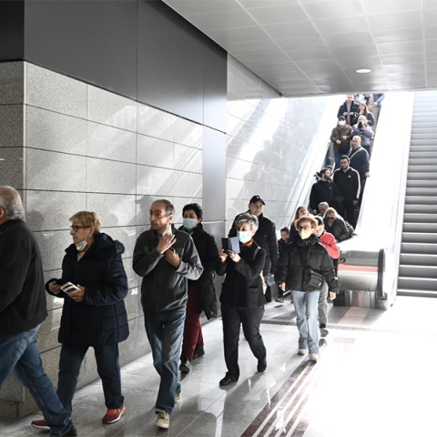Πλήθος κόσμου τον σταθμό «Παπάφη» του μετρό Θεσσαλονίκης