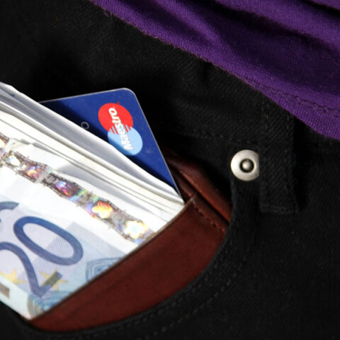 Στις 5 Δεκεμβρίου 2022 μπαίνει το δώρο Χριστουγέννων ΟΑΕΔ