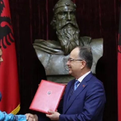 Dua Lipa: Έλαβε την αλβανική υπηκοότητα - Η μεγάλη συναυλία στα Τίρανα