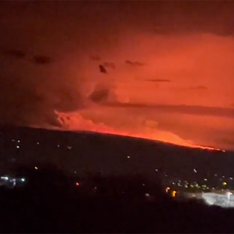 Εξερράγη το μεγαλύτερο ενεργό ηφαίστειο του κόσμου