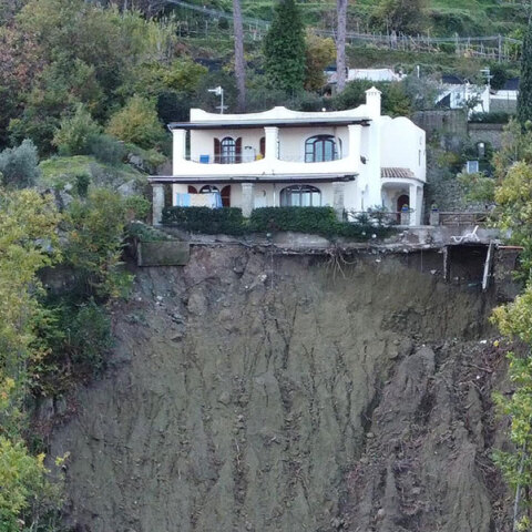 Φονικές κατολισθήσεις στην Ιταλία στο νησί Ίσκια