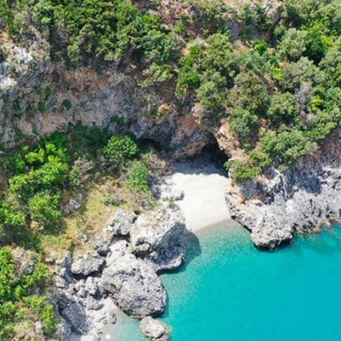 Η παραλία Χιλιαδού στην Εύβοια