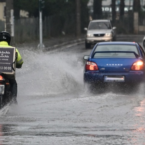 Συνεχίζεται η κακοκαιρία την Πέμπτη: Ισχυρές καταιγίδες και πτώση θερμοκρασίας