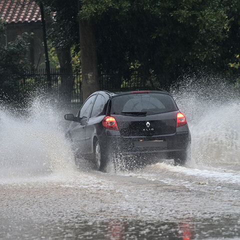 Η κακοκαιρία Αριέλ έφερε καταιγίδες στην Αττική