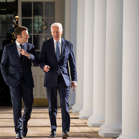 Τζο Μπάιντεν και Εμανουέλ Μακρόν