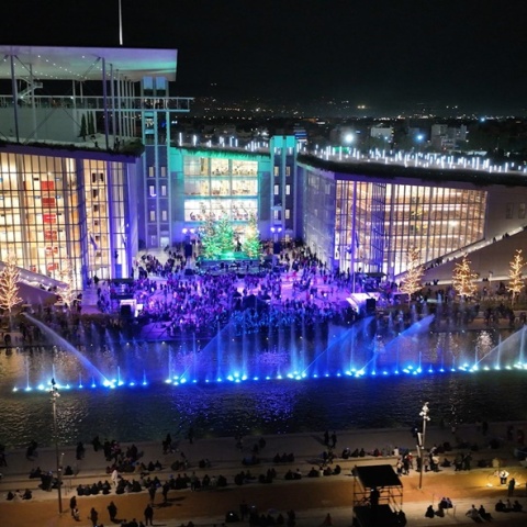 Σε χριστουγεννιάτικους ρυθμούς τα σιντριβάνια στο Κέντρο Πολιτισμού Ίδρυμα Σταύρος Νιάρχος