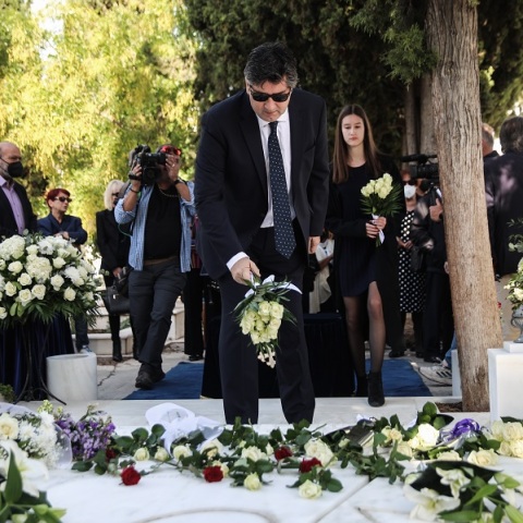 Σύζυγος Γεννηματά: Στην κηδεία της Φώφης η «Κιβωτός του Κόσμου» μάζεψε 31.000 ευρώ