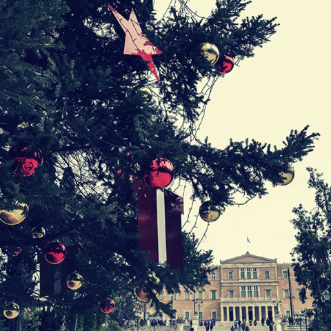 Ο χριστουγεννιάτικος στολισμός στο Σύνταγμα