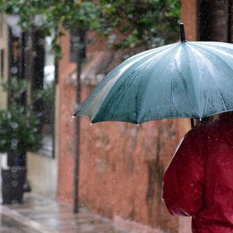 Τοπικές βροχές και καταιγίδες τη Δευτέρα
