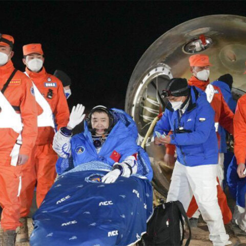 Τρεις κινέζοι αστροναύτες επιστρέφουν στη Γη με επιτυχία