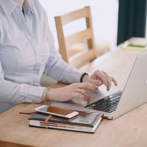 Αντιμέτωπες με ψυχολογική βία και παρενόχληση πολλές γυναίκες στον χώρο εργασίας