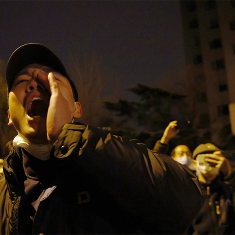 Πώς η Κίνα αναπροσαρμόζει την πολιτική της για τον κορωνοϊό