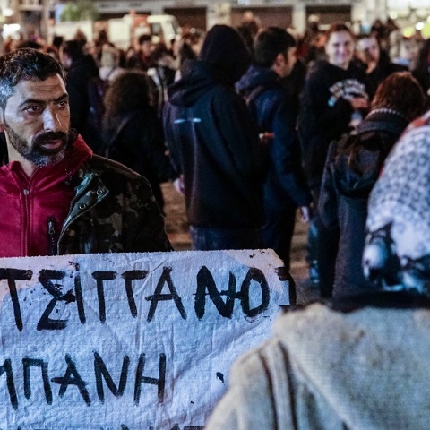 Δίωξη για απόπειρα ανθρωποκτονίας στον αστυνομικό που πυροβόλησε τον Ρομά