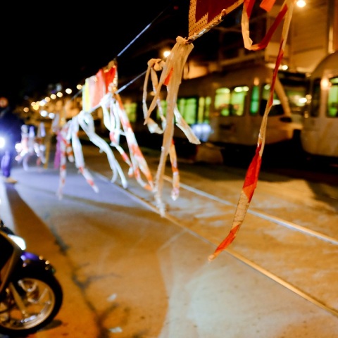 Προαστιακός: Καθυστερήσεις στα δρομολόγια λόγω φωτιάς κοντά στις γραμμές στον Ασπρόπυργο