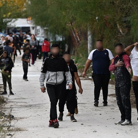 Μήνυμα Οικονόμου: Καμία ανοχή σε πράξεις βίας από τους Ρομά