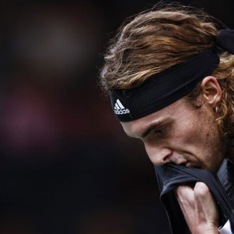 Απογοητευτικός ο Στέφανος Τσιτσιπάς αποκλείστηκε στο πρώτο παιχνίδι στη Σαουδική Αραβία